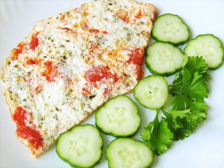 Protein omelette with cheese and vegetables - a delicious breakfast option on the egg diet